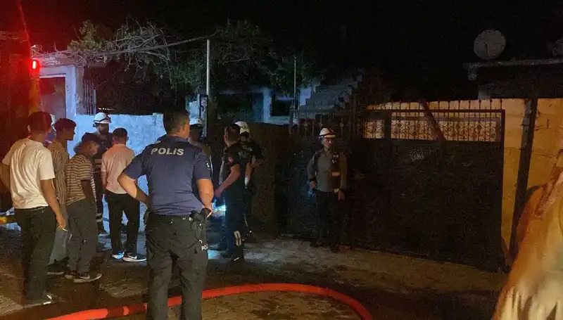 Ailesinin Evini Yakan Şahıs, Linçten Son Anda Kurtarıldı