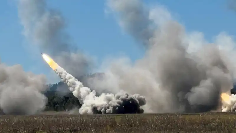 Avustralya'nın En Büyük Askeri Tatbikatında HIMARS Atışı Yapıldı