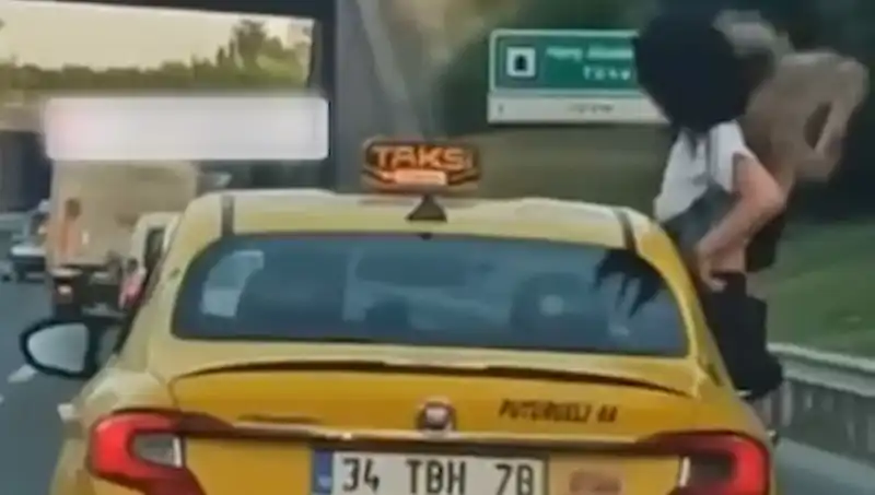 TEM Otoyolu'nda Şoke Eden Anlar: Taksinin Camından İniş Performansı
