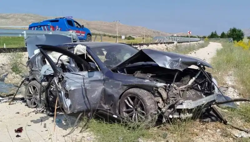Sivas'ta İki Ayrı Trafik Kazası: 9 Yaralı, Olayın Ardındaki Gerçekler Neler?