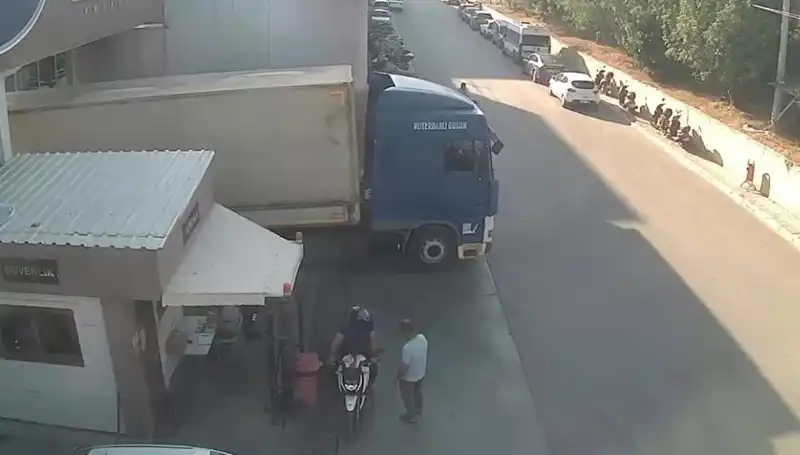 Nakliye Şebekesine Büyük Operasyon: Milyonlarca Liralık Kaçak Ürün Ele Geçirildi