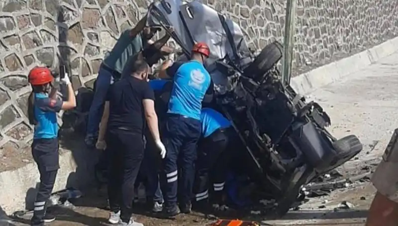 Tunceli'de Feci Kaza: İki Araç Kafa Kafaya Çarpıştı, Birçok Yaralı Var!