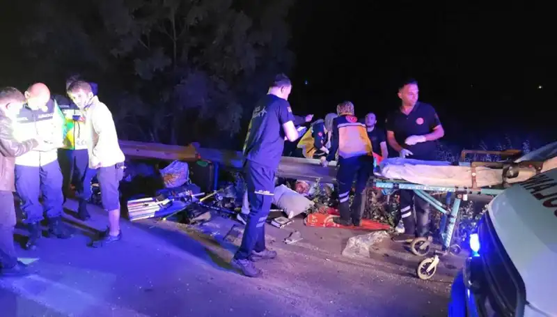 Minibüs Kazasında Seyahat Eden Yolcuların Dramı: Hayatlarını Kaybettiler