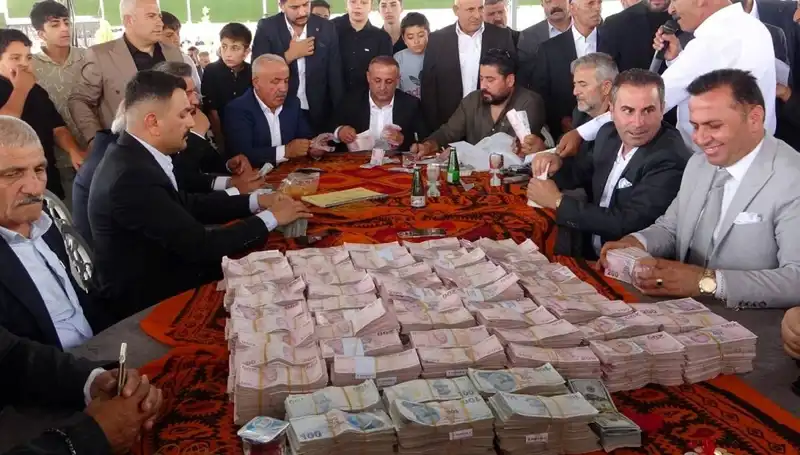 Aşiret Düğününde Görkemli Takı Töreni: Gelin 1,5 Kilo Altın, Damat 7,5 Milyon TL Aldı