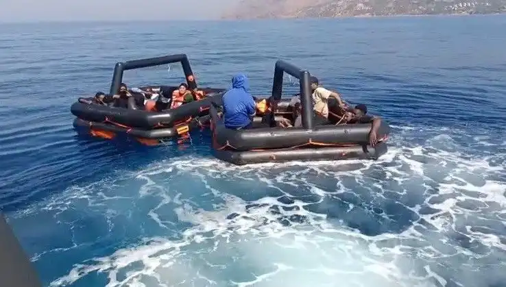 Ayvacık'ta Denizden 19 Kaçak Göçmen Kurtarıldı: Dram Dolusu Bir Hikaye