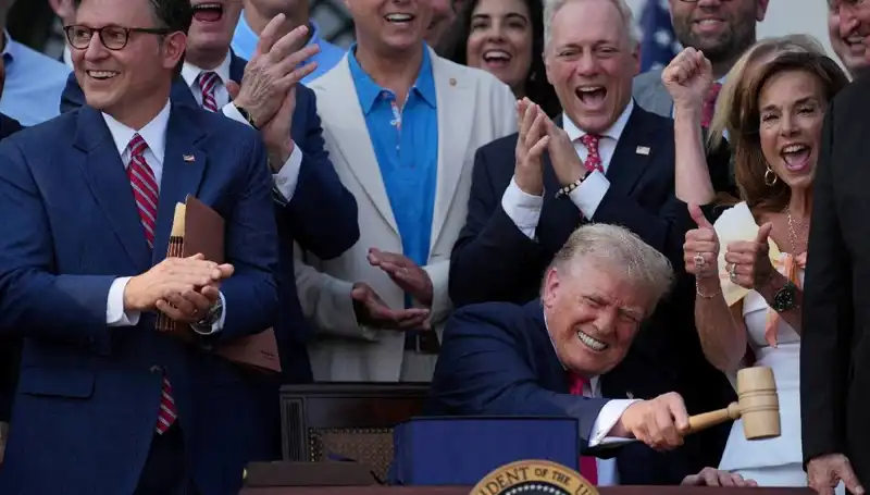 Trump'ın "Büyük, Güzel Yasa Tasarısı" Resmen Onaylandı: Neler Değişecek?