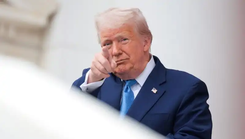 Adalet Bakanlığı'nın Açıklaması: Trump ve Epstein Belgeleri Üzerine Gizemli İddialar