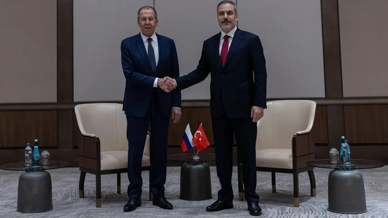 Dışişleri Bakanı Fidan, İstanbul'da Rus Mevkidaşı Lavrov ile Kritik Görüşme Gerçekleştirdi