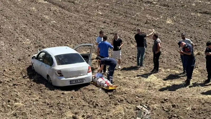 Osmaniye’de Feci Kaza: Otomobil Tarlaya Devrildi, Üç Kişi Yaralı