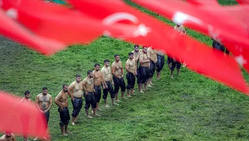 664. Tarihi Kırkpınar Yağlı Güreşleri: Pehlivanlar Arenaya Çıkıyor