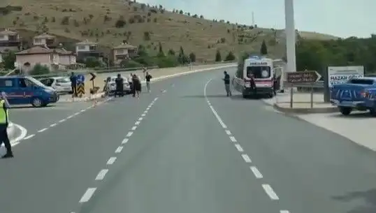Elazığ'da Şiddetli Kaza: İki Otomobil Çarpıştı, Yaralılar Hastaneye Kaldırıldı
