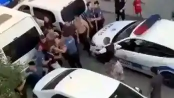 Sosyal Medyada Başlayan Kavga Sokaklara Taşındı: 2'si Polis 4 Yaralı