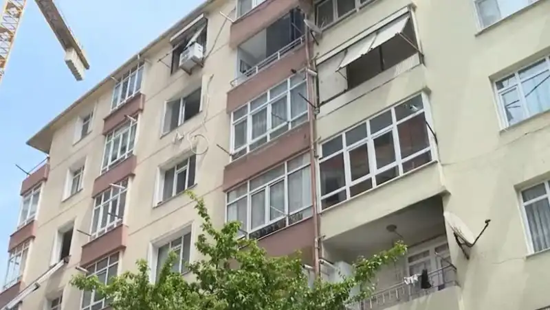 İstanbul’daki Kolon Patlaması: 96 Daireli Site Acil Tahliye Edildi