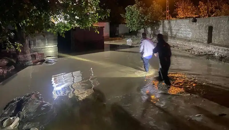 20 Dakikalık Şiddetli Yağışlar Sel Felaketine Dönüştü