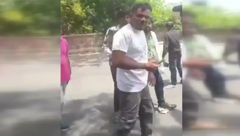 İnanılmaz Yolcu Hikayesi: "Biri beni yakaladı" Anları
