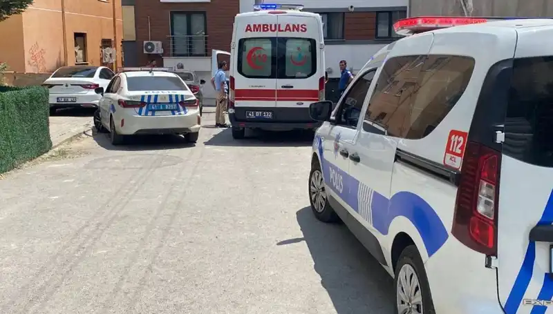 Bıçaklı Kavgada İki Kardeş ve Bir Polis Yaralandı: Olayın Detayları