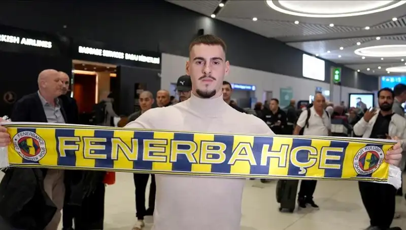 Fenerbahçe, Genç Yıldızı Mimovic'in Lisansını Çıkardı: Gelecek için Umut Var mı?
