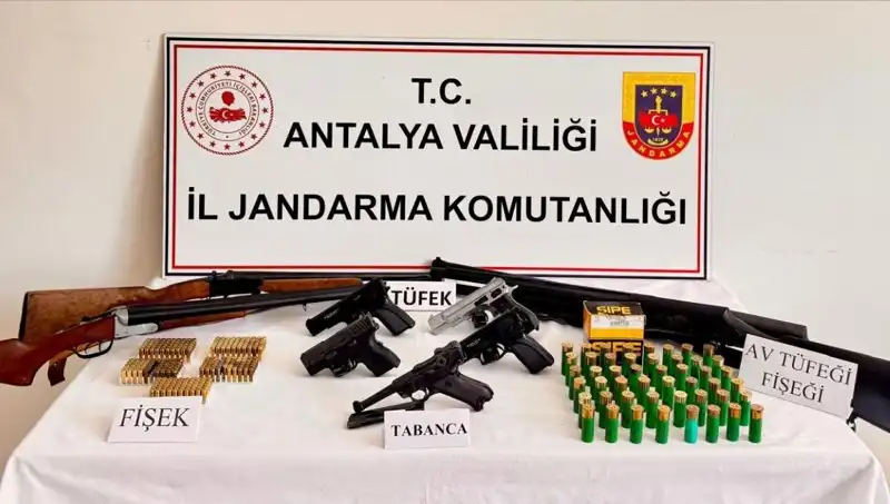 Antalya'da Ruhsatsız Silah Ticareti Çeteleri Çökertildi: Büyük Operasyon