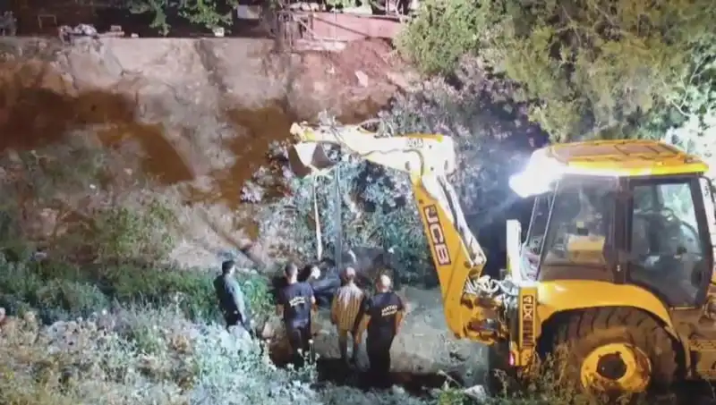 Hatay'da İneğin Kurtarılması için Gerçekleştirilen Cesur Operasyon