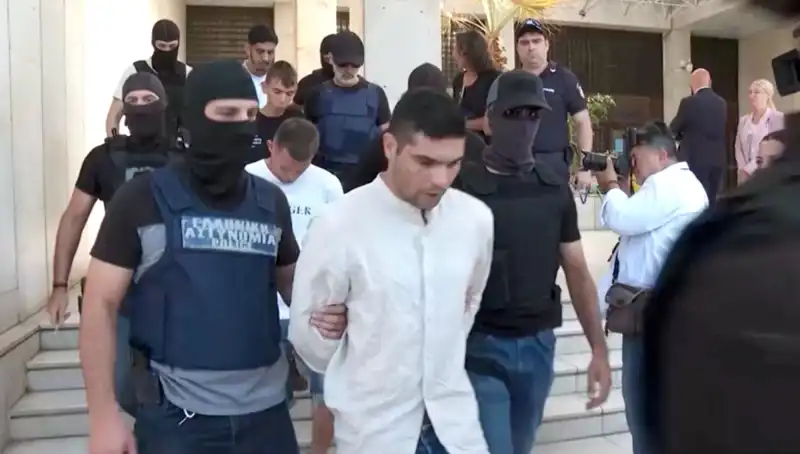 Atina’da Şok Cinayet: Profesörün Eski Eşi ve 5 Kişi Gözaltında
