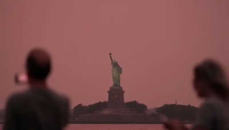 Kanada Orman Yangınlarının Dumanı New York’u Sarmaladı: Sağlık Uyarıları Yayınlandı