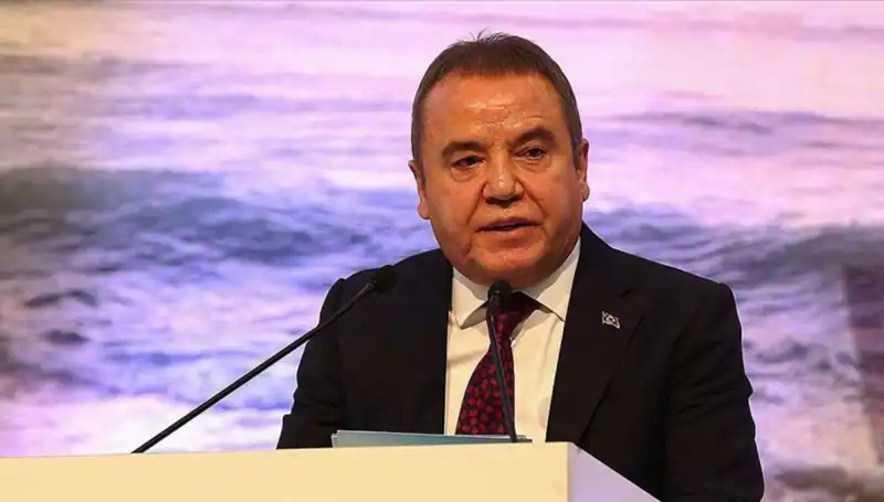 Antalya'nın Başarılı İsimlerinden Muhittin Böcek: Hayatı ve Kariyeri