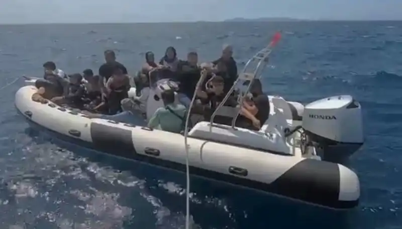 15 Düzensiz Göçmen Akdeniz'de Tehlikeli Yolculuğunu Başarıyla Tamamladı