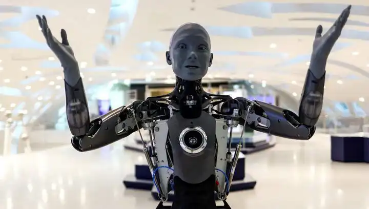Geleceğin Milletvekili: Yamyam Robot İcat Edildi!