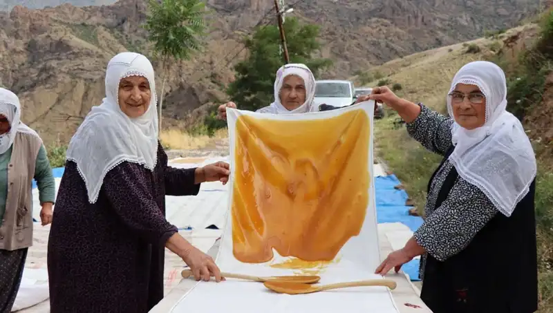 Yazın Vazgeçilmezi: Geleneksel Unlu İkramlar Nasıl Hazırlanıyor?