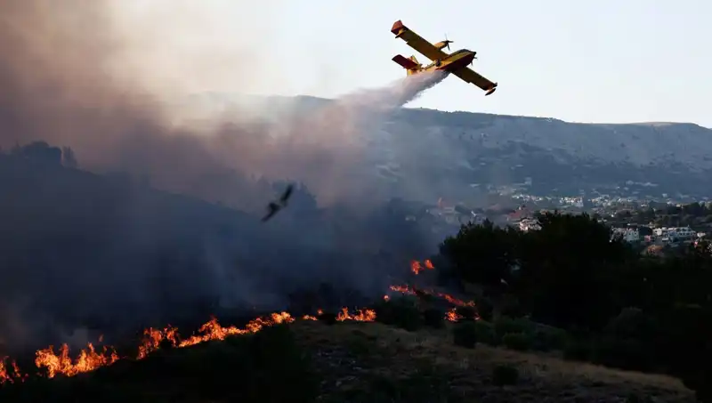 Sakız Adası'ndaki Orman Yangını Kontrol Altına Alındı, Dumanlar Azalıyor