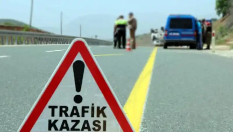 Otomobil Kamyonla Çarpıştı: Korkunç Kaza Can Aldı!